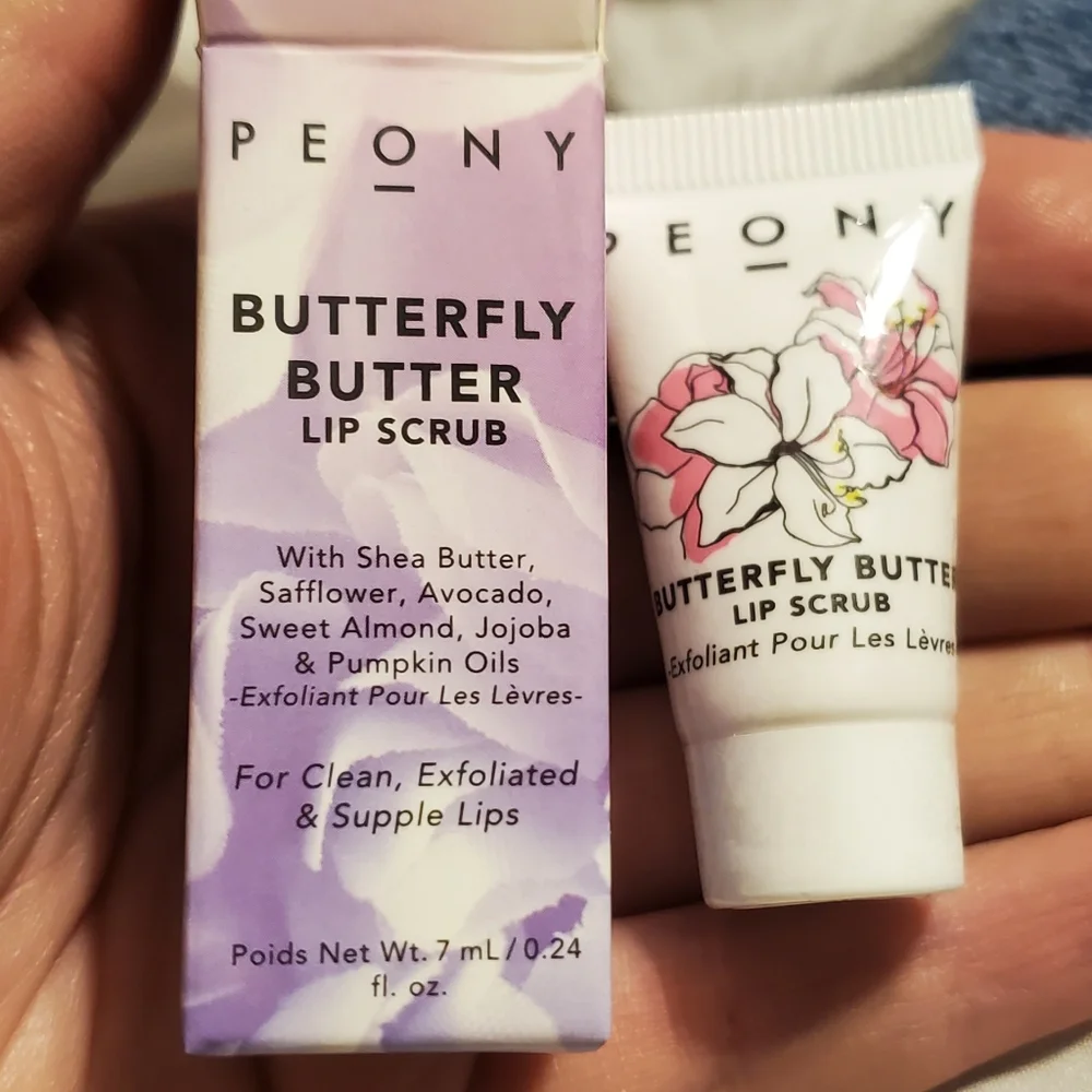 Random makeup bundle - Picture 4 of 9